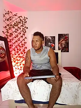 Snapshot of ARTHUR_MINI chatting on 10/08/25, 01:03 ARTHUR MINI online show from 10/08/25, 01:03