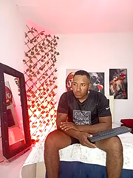 Snapshot of ARTHUR_MINI chatting on 11/13/25, 01:04 ARTHUR MINI online show from 11/13/25, 01:04