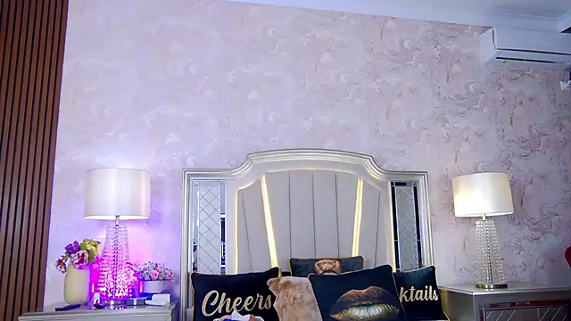 Issadorra online show from 09/27/25, 05:45