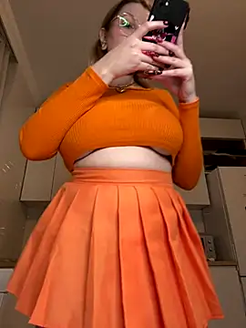 Teya moon  online show from 10/28/25, 07:27