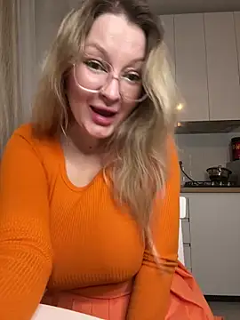 Teya moon  online show from 11/17/25, 04:46