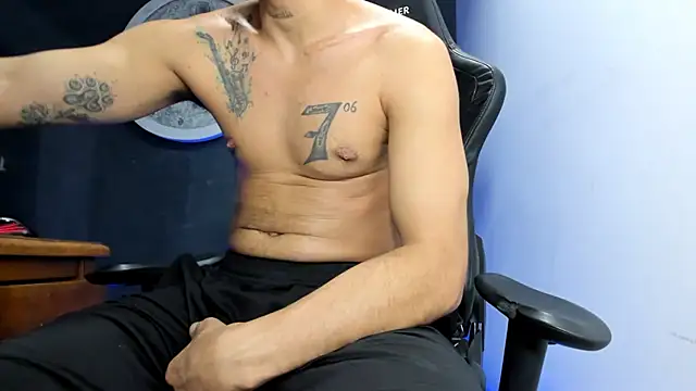 Snapshot of Bryan_Bronx chatting on 02/16/25, 03:15 Bryan Bronx online show from 02/16/25, 03:15