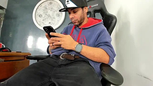 Snapshot of Bryan_Bronx chatting on 03/14/25, 02:30 Bryan Bronx online show from 03/14/25, 02:30