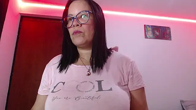 Snapshot of sofia_lopez76 chatting on 01/15/25, 03:39 sofia lopez76 online show from 01/15/25, 03:39