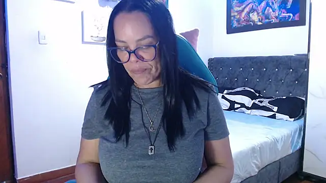 Snapshot of sofia_lopez76 chatting on 09/10/25, 12:10 sofia lopez76 online show from 09/10/25, 12:10