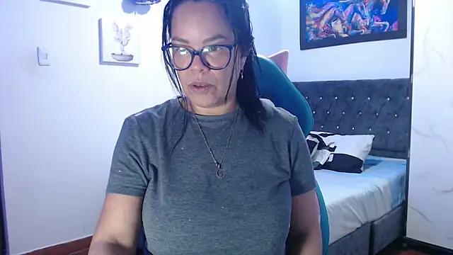 Snapshot of sofia_lopez76 chatting on 09/18/25, 12:51 sofia lopez76 online show from 09/18/25, 12:51