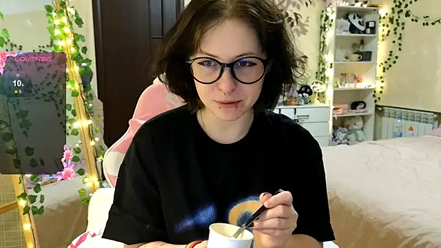 Snapshot of lily_noris chatting on 12/13/24, 01:15 lily noris online show from 12/13/24, 01:15