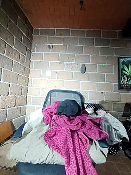 Snapshot of Pitudo20cmm chatting on 10/31/25, 05:41 Pitudo20cmm online show from 10/31/25, 05:41