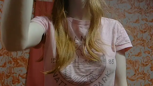 Snapshot of strawberrysmoothie chatting on 03/06/25, 03:46 strawberrysmoothie online show from 03/06/25, 03:46
