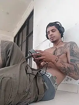 Snapshot of Tattohott chatting on 03/19/25, 04:24 Tattohott online show from 03/19/25, 04:24