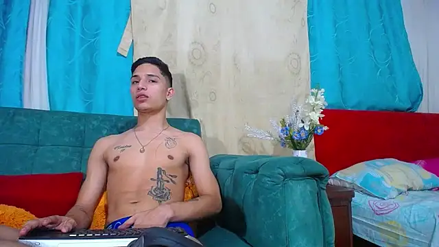 Snapshot of Leon_hot_X chatting on 12/29/24, 02:17 Leon hot X online show from 12/29/24, 02:17