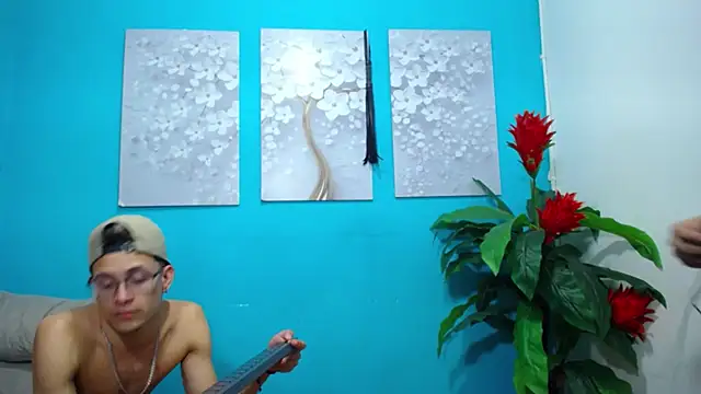 Snapshot of Leon_hot_X chatting on 01/14/25, 12:11 Leon hot X online show from 01/14/25, 12:11