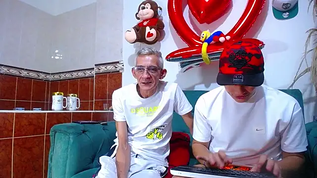 Snapshot of Leon_hot_X chatting on 02/16/25, 03:47 Leon hot X online show from 02/16/25, 03:47