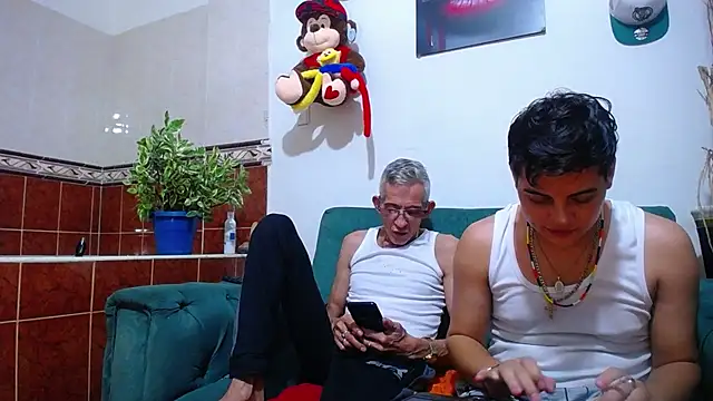Snapshot of Leon_hot_X chatting on 02/18/25, 02:49 Leon hot X online show from 02/18/25, 02:49