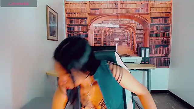 khiara moretti online show from 01/04/25, 07:34