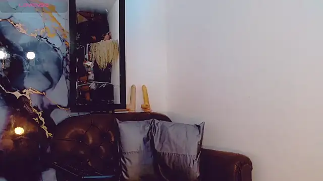 khiara moretti online show from 11/06/25, 11:11