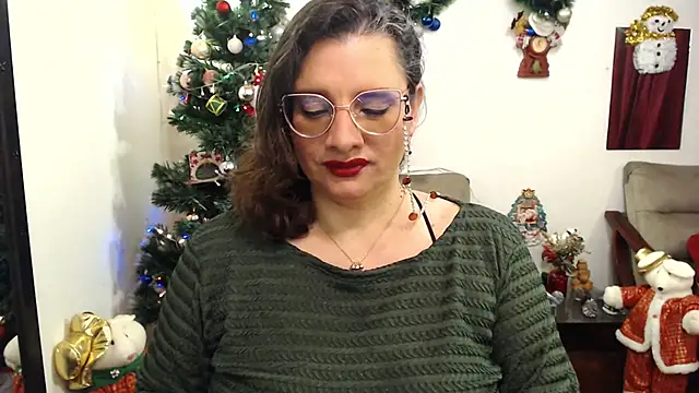 Snapshot of Aleja_Gonzales chatting on 12/25/24, 08:07 Aleja Gonzales online show from 12/25/24, 08:07