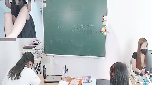 Snapshot of _Math_ chatting on 10/28/25, 03:21 Math online show from 10/28/25, 03:21