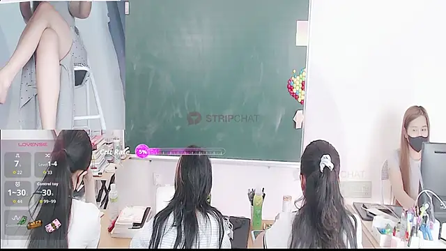 Snapshot of _Math_ chatting on 11/08/25, 03:07 Math online show from 11/08/25, 03:07