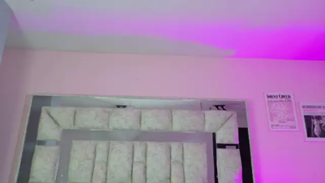 Snapshot of Sara_Greey chatting on 10/27/25, 01:04 Sara Greey online show from 10/27/25, 01:04