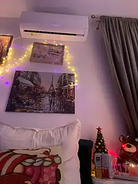Snapshot of EvelynFrances chatting on 12/25/24, 05:58 EvelynFrances online show from 12/25/24, 05:58