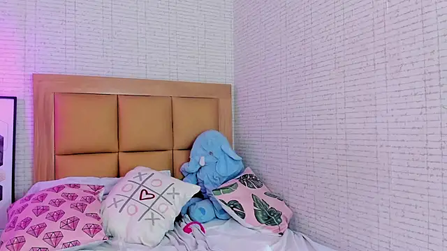 LARSONMIA online show from 01/11/25, 05:10