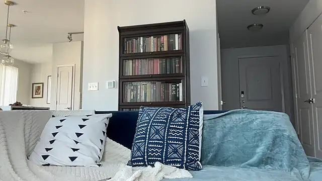 YUMIandbigWOLF online show from 02/02/25, 06:20