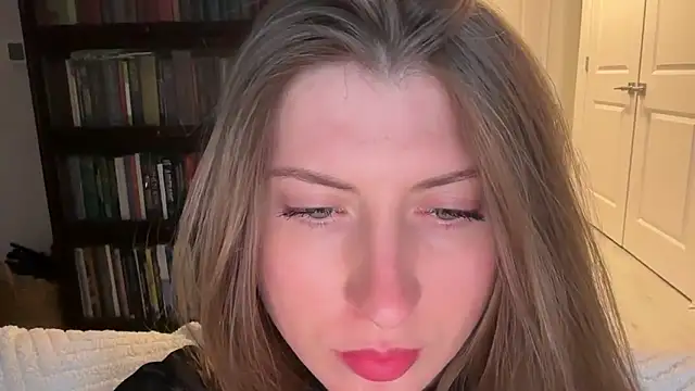 YUMIandbigWOLF online show from 03/08/25, 07:38