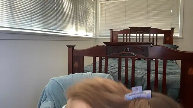 YUMIandbigWOLF online show from 10/30/25, 09:37