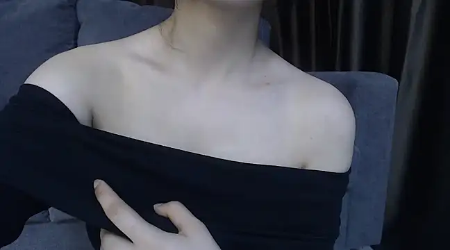 Snapshot of LtReina chatting on 01/25/25, 01:21 LtReina online show from 01/25/25, 01:21