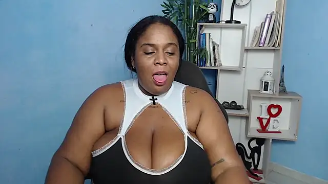 Snapshot of bbw_charlote chatting on 01/11/25, 06:33 bbw charlote online show from 01/11/25, 06:33