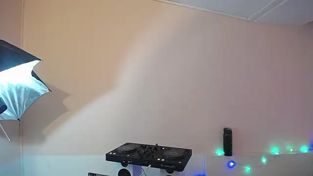 Isabella  dark online show from 12/12/24, 12:27