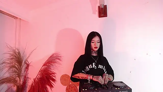 Isabella  dark online show from 01/03/25, 10:19