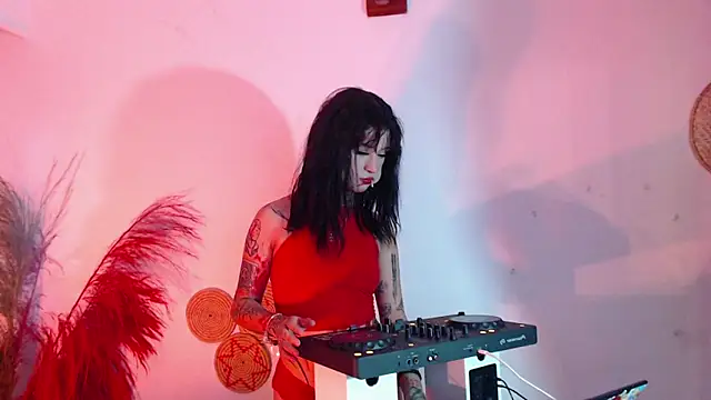 Isabella  dark online show from 01/14/25, 12:00