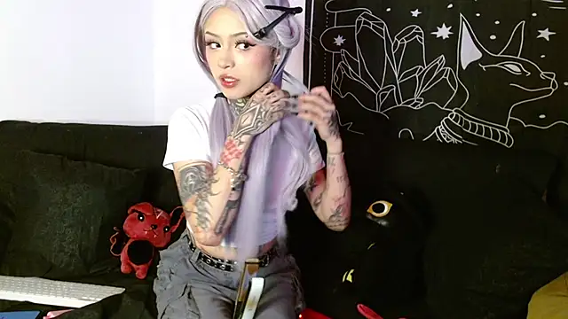 Isabella  dark online show from 10/25/25, 10:15