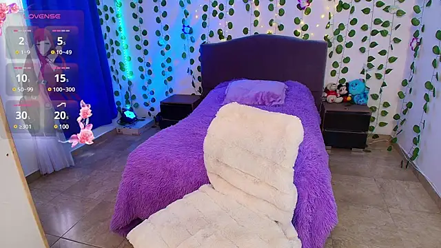 Snapshot of hazel_lee_ross chatting on 12/07/24, 02:57 hazel lee ross online show from 12/07/24, 02:57