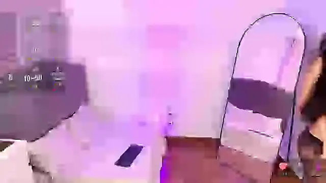 Snapshot of hazel_lee_ross chatting on 09/08/25, 06:29 hazel lee ross online show from 09/08/25, 06:29