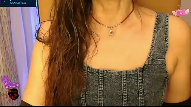 Snapshot of _Blue_Ruubyy_ chatting on 10/12/25, 01:43 Blue Ruubyy online show from 10/12/25, 01:43