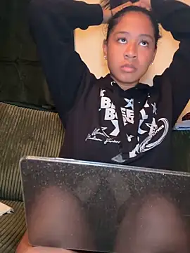 Snapshot of VanessaBling chatting on 10/30/25, 02:57 VanessaBling online show from 10/30/25, 02:57