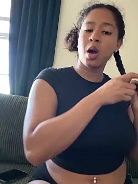 Snapshot of VanessaBling chatting on 11/06/25, 09:15 VanessaBling online show from 11/06/25, 09:15