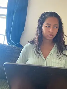 Snapshot of VanessaBling chatting on 11/08/25, 04:18 VanessaBling online show from 11/08/25, 04:18