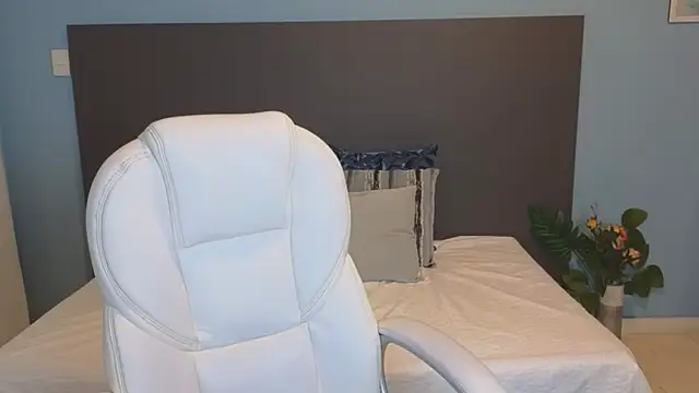 Snapshot of maiaa_ruiz chatting on 02/25/25, 01:39 maiaa ruiz online show from 02/25/25, 01:39