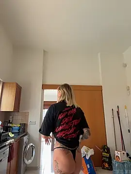 haileyhope  online show from 10/03/25, 08:55