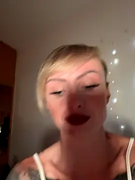 haileyhope  online show from 11/08/25, 11:25