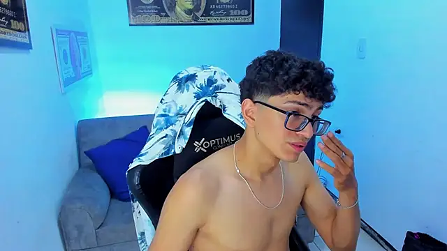 Snapshot of TylerWhite_ chatting on 02/19/25, 06:33 TylerWhite online show from 02/19/25, 06:33