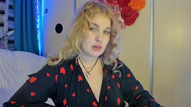 CoraSwon online show from 10/10/25, 06:40