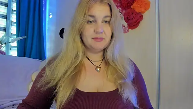 CoraSwon online show from 10/15/25, 06:46