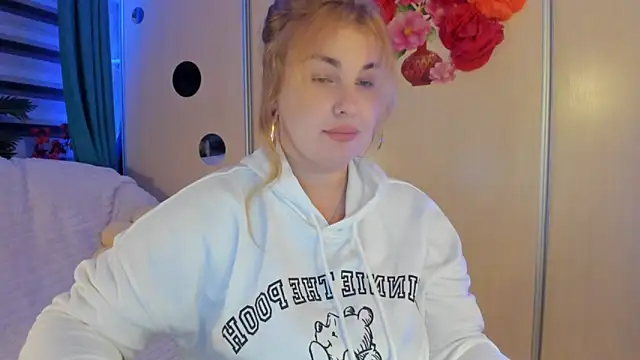 CoraSwon online show from 10/29/25, 11:39