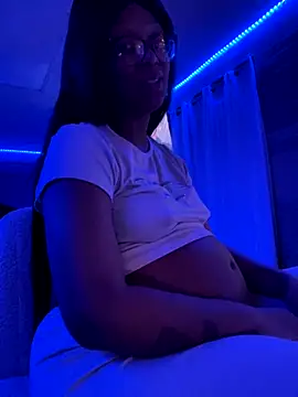 KLoveeee online show from 10/05/25, 01:26