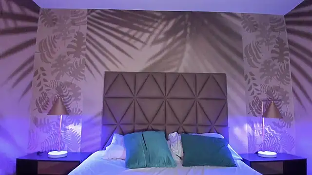 Maxim-Walker online show from 11/13/25, 03:05